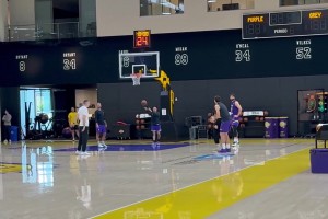 快回归了嘛？卢卡·东契奇在湖人队训练场进行轻度投篮练习！